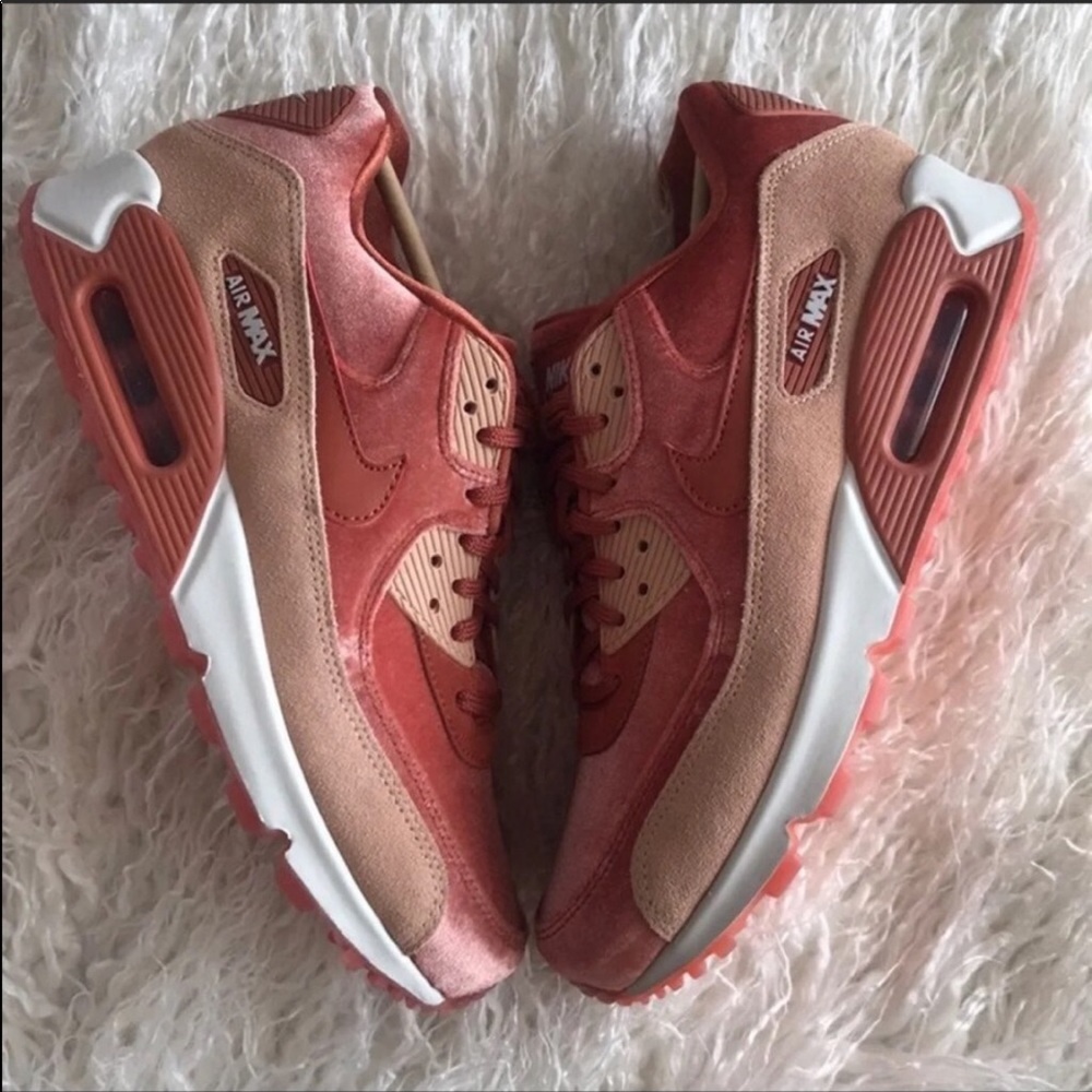 NWT Nike Air Max 90 LX Peach - Picture 2 of 8